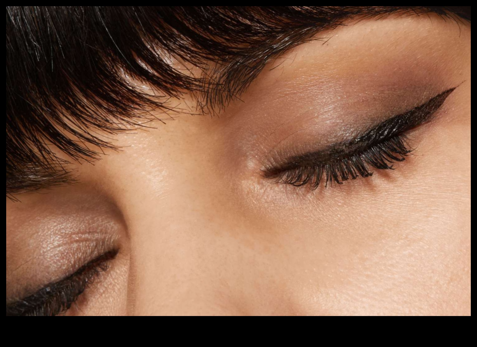 מעושן ועד זועף איך להשיג עיניים מרהיבות לכל מסיבה 4 ממעושן לזועף: הפיתוי של עיניים עילגות באיפור למסיבה