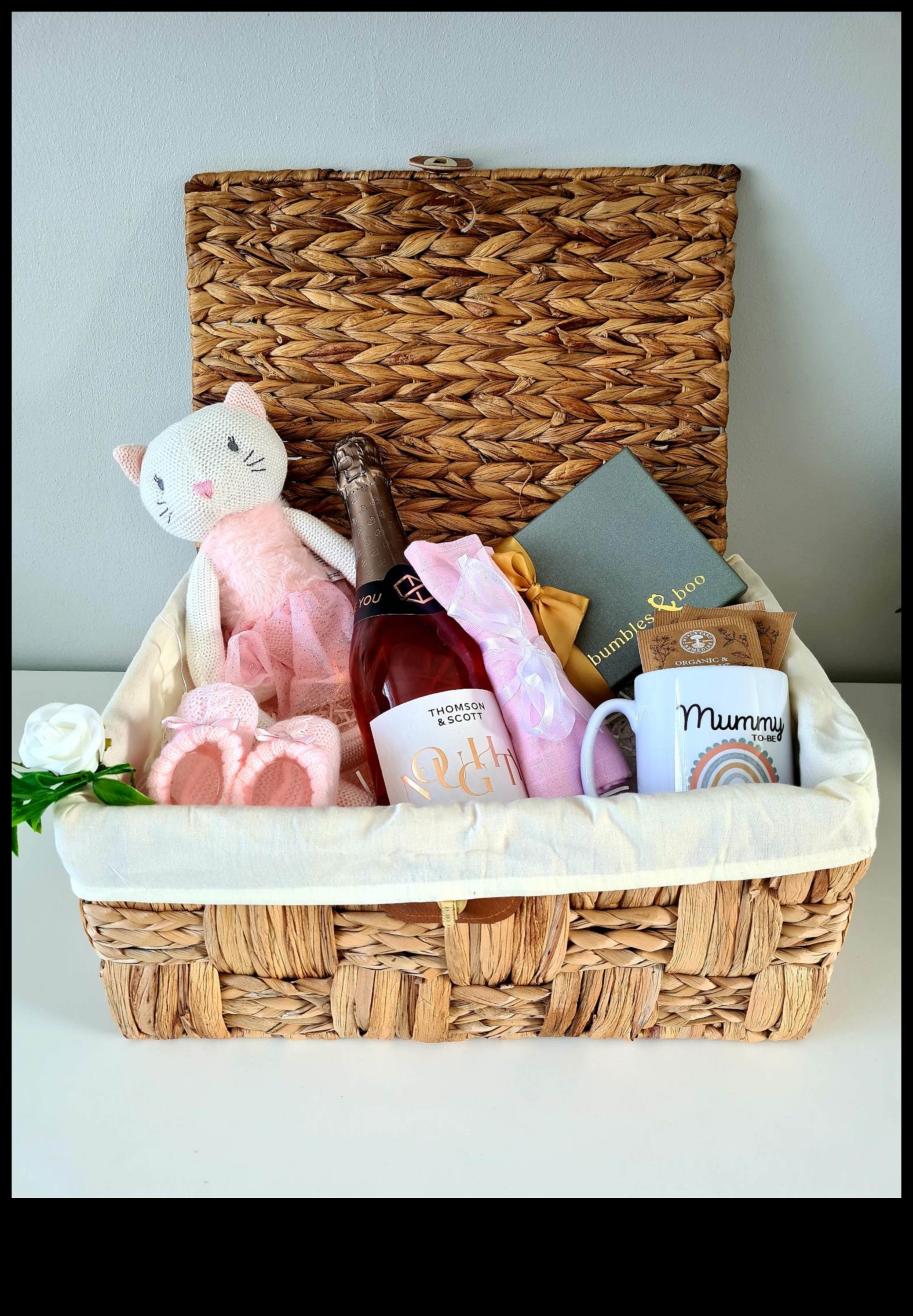 מצפה לאמא ולתינוק במקלחת קסומה עם מתנות מענגות 3 מצפה לקסם: מקלחים את אמא ותינוק בהנאה