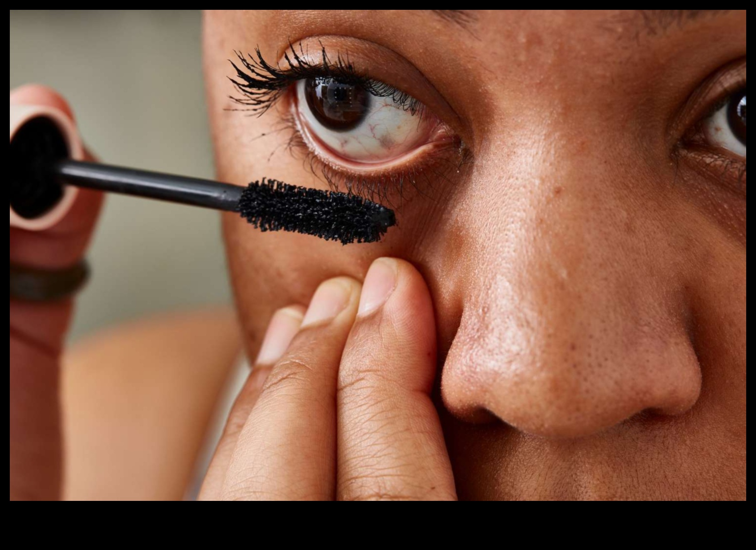 מקלאסי לטרנדי מצא את המסקרה המושלמת למראה היומיומי שלך 4 מקלאסי לטרנדי: התאמת סגנונות מסקרה ללבוש יומיומי