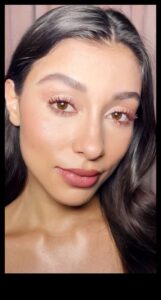 מקלאסי לטרנדי: התאמת סגנונות מסקרה ללבוש יומיומי